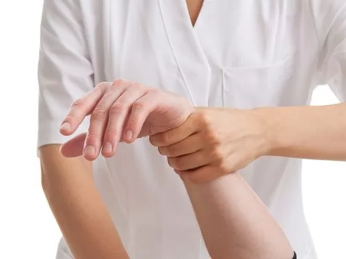 Tenosinovite stenosante : Sessione di fisioterapia per il trattamento della mano